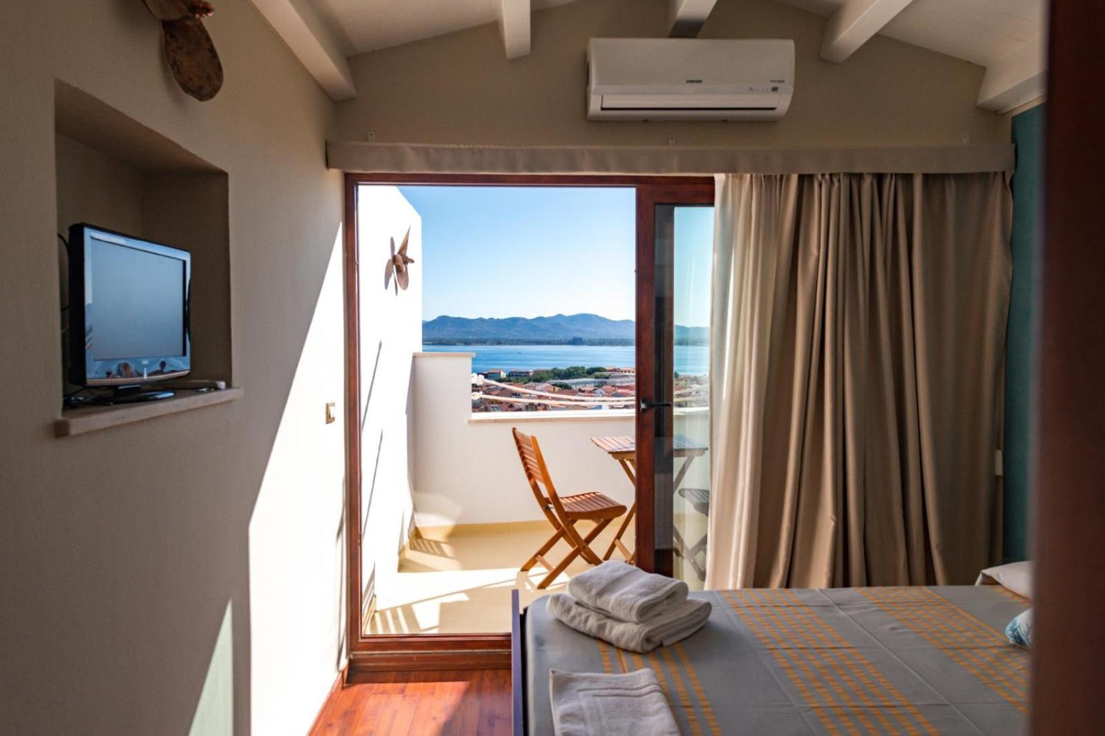 Le Tre Caravelle Hotel Sant'Antioco Exterior photo